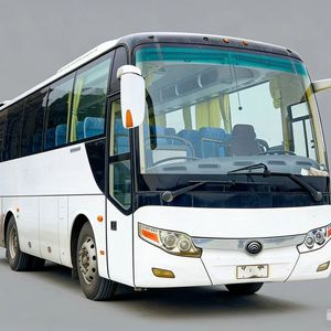 Autobús Usado Yu Tong de 50 Asientos a Precio Económico, Autobuses de Pasajeros Yutong y Autocares con Volante a la Derecha para la Venta en África - Product Image 1