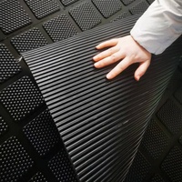 Tapis en caoutchouc de qualité commerciale pour vaches, système de revêtement de sol pour ferme laitière, antidérapant, résistant à l'usure, tapis pour enclos à bétail, taille personnalisée disponible