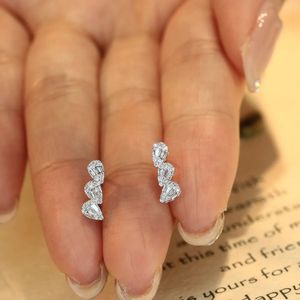 Pendientes de Oro Xinfly Luxulry Au750 con Diamante Natural de 0.3CT, Estilo Línea de Tres Gotas de Agua, Completamente Adornados con Diamantes - Product Image 5