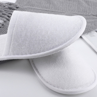 Chaussons blancs fermés en stock, antidérapants, semelle en EVA, bon marché, jetables