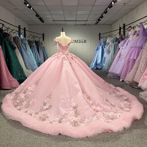 1229 Vestidos de Quinceañera Románticos de Color Rosa, con Hombros Descubiertos, Flores y Volantes, Estilo Princesa - Product Image 3