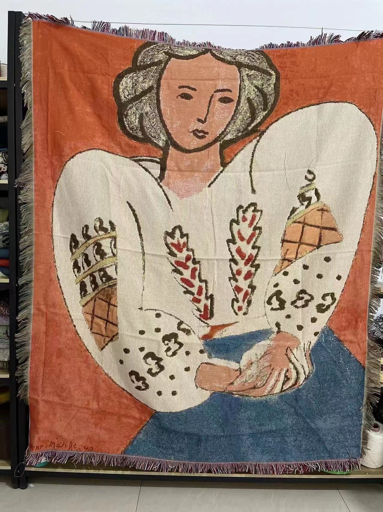 02-ผู้หญิงเสื้อกันหนาว