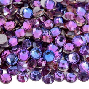 Oleeya - Piedras de Cristal Planas sin Fijación en Caliente SS6-SS20, Piedras Preciosas al por Mayor para Decoración de Uñas Navideñas - Product Image 3