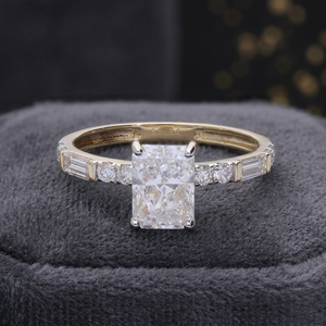 Anillo de Compromiso de Oro Sólido de 14K con Diamante Cultivado en Laboratorio de Corte Radiante y Piedras Laterales Baguette, Chapado en Rodio, Regalo de Boda - Product Image 4