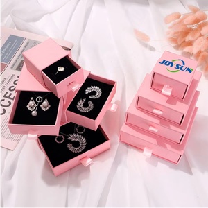 Caja de Joyería Rígida de Lujo con Forro de Esponja, Laminación Mate, Tamaño y Color Personalizados, Caja de Regalo Blanca - Product Image 1
