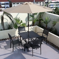Table de repas extérieure moderne et durable de 37'' x 37'' en brun avec trou pour parasol, idéale pour les bistrots, les cafés et les restaurants