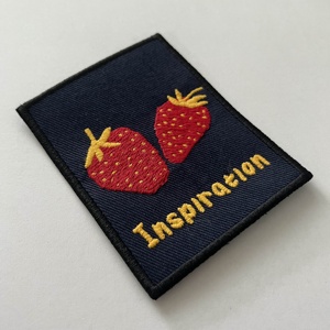 Tùy chỉnh <span class=keywords><strong>sequin</strong></span> vải nhãn dệt vá tùy chỉnh thêu các bản vá lỗi cho hàng may mặc - Product Image 2