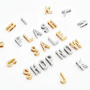 Dijes de Letras Deslizantes Sólidos para Decoración de Pulseras y Collares, Dijes Iniciales de Alfabeto Dorados - Product Image 1