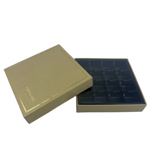 Caja <span class=keywords><strong>de</strong></span> Regalo <span class=keywords><strong>de</strong></span> Lujo Personalizada 4x4, Rígida, con Laminado Mate Repujado, Reciclable, Hecha a Mano, para Dulces, Chocolates, Bombones y Trufas - Product Image 1