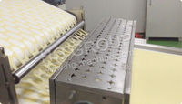 Ligne de production entièrement automatique de chips de pommes de terre et de céréales pour fournisseurs de Pringles, avec machine d'emballage