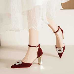 Escarpins de mariée à bout pointu, bride cheville, talon carré, en velours, chaussures de mariage confortables - Product Image 2