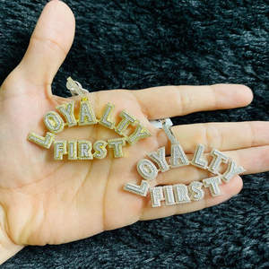 Iced Full 5A CZ pavimentado LEALTAD Primera letra Colgante Cadena de cuerda larga Plateado Hip Hop Estilo Hombres <span class=keywords><strong>Novio</strong></span> Regalo Latón Zircon - Product Image 1