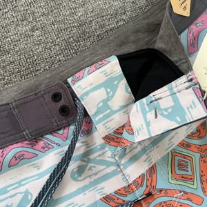 กางเกงขาสั้นชายแบบแห้งเร็ว กันน้ำ พร้อมเชือกผูกเอว สำหรับว่ายน้ำและเล่นเซิร์ฟ - Product Image 4