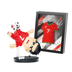 648 pièces – Cadeau pour les fans <span class=keywords><strong>de</strong></span> football – Blocs <span class=keywords><strong>de</strong></span> construction en plastique ABS – Diamant – Joueurs <span class=keywords><strong>de</strong></span> football – Portugal <span class=keywords><strong>Ronaldo</strong></span> – Décoration <span class=keywords><strong>de</strong></span> maison - Product Image 1