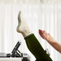 Chaussettes de Pilates et Ballet en Silicone Personnalisées de Haute Qualité, Antidérapantes en Coton avec Grip pour Yoga et Sport, Logo sur la Semelle, Idéales pour le Printemps