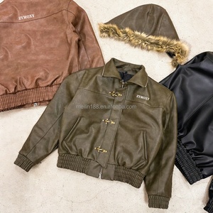 Veste en cuir PU pour homme, design mode, avec chapeau en fourrure amovible, personnalisable en usine, style pompier, avec boucle et fermoir mousqueton - Product Image 1
