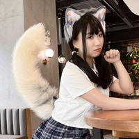 La queue de renard en peluche télécommandée électrique crée un effet de remuement animal réaliste adapté aux fêtes et à la queue d'accessoire de cosplay