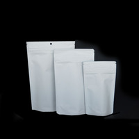 Échantillon gratuit Mat Noir Blanc Sacs Doypack debout personnalisés pochette debout à fermeture éclair en feuille d'aluminium Mylar résistante aux enfants