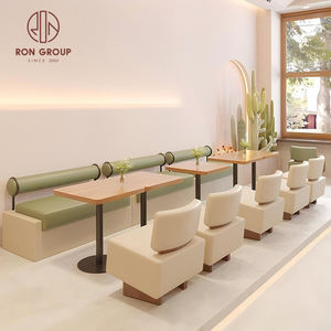 Ensemble de meubles modernes pour restaurant, tables carrées en bois avec pieds en métal, fauteuils simples blanc crème et canapé booth vert - Product Image 1