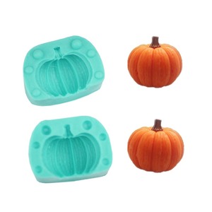 Moule en silicone Citrouille d'Halloween pour gâteaux, fondants, bougies parfumées et savons faits main - Product Image 1