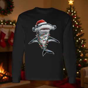 Camiseta de manga larga con diseño de tiburón martillo y sombrero navideño - Product Image 3