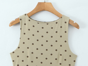 <span class=keywords><strong>Set</strong></span> coordinato in maglia a pois personalizzato Primavera 2026 - Top smanicato retrò e gonna plissettata asimmetrica, OEM/ODM da fabbrica cinese - Product Image 4