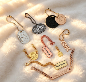 Etiquetas de Cadena para Cuello de Aleación de Zinc Grabadas Personalizadas con Logotipo de Marca para Cuellos de Prendas y Accesorios de Moda de Lujo - Product Image 4
