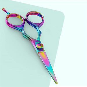 Tijeras de Peluquería Profesionales de Marca Personalizada, 5.5 Pulgadas, para Diestros, Acero Inoxidable 440C, Tijeras Planas para Uso Estético con Acabado Arcoíris - Product Image 5