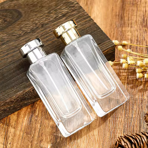 Suministro de Fábrica: Atomizador de Perfume Cuadrado de 50ml de Vidrio con Pulverizador Dorado, Plateado o Negro, Etiqueta Adhesiva Disponible - Product Image 3
