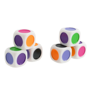 Jeu de société d'enseignement en classe 16mm pour enfants Jeu de société à six faces <span class=keywords><strong>avec</strong></span> points colorés Jeu de voyage pour maison de poupée en plastique - Product Image 2