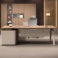 Bureau de direction en forme de L en bois de chêne clair avec armoire latérale blanche crème et serrure intelligente, design flottant, bureau pour PDG