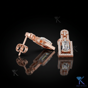 ต่างหูเพชรทรงหยดน้ำทรงเหลี่ยมมรกตจาก KRUP JEWELS ประดับเพชรแล็บโกรว์ ตัวเรือนทองคำแท้ 18K ดีไซน์หรูหราทรงเรขาคณิตแบบหลายชั้น ได้รับการรับรองจาก IGI - Product Image 3