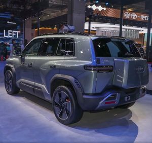 BYD Leopard Titanium 3 Model 2025 501KM 4WD Intelligent Driving Ultra Edition BYD Leopard 3 SUV Mobil Baru Stok Tersedia untuk Dijual - Product Image 3