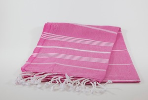Serviette de bain et de plage en coton respirant, durable, de luxe, personnalisable, en gros, de haute qualité, fabriquée par un fabricant, utilisable comme paréo ou foulard de taille. - Product Image 4