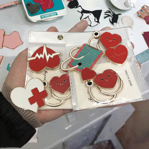 कस्टम स्टॉक एनमेल लैपल पिन मेडिकल मेटल नर्स डॉक्टर के साथ रेशम स्क्रीन प्रिंटिंग थोक थोक हृदय आकार लैपल पिन ब्रोच - Product Image 3