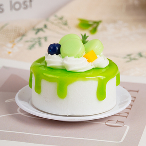 Modèles de raisins verts - Ornements de gâteau en plastique sur le thème des faux aliments - Design de fruits frais pour la décoration de la maison et des fêtes - Product Image 6