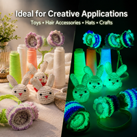 Grande pelote de fil lumineux qui brille dans le noir en stock, fil luminescent lavable pour le crochet, le tricot, la décoration d'Halloween, fourniture d'usine OEM