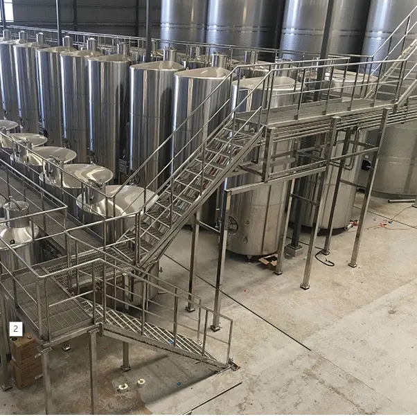 Factory direct sale food grade sanitary and customized Storage silo stainless steel silo for liquid