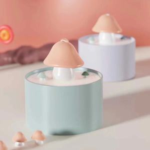 Distributeur d'eau pour animaux de compagnie en céramique en forme de champignon pour chats, avec filtre circulant électrique - Product Image 1