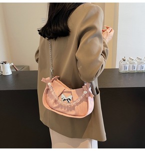 Túi nhỏ trang trí bướm ba chiều có tông màu nhẹ nhàng và quản lý để tạo ra một bầu không khí ngọt ngào - Product Image 6