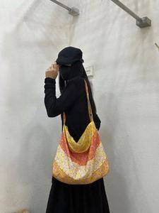 กระเป๋าสะพายไหล่ลายดอกไม้สไตล์เรโทรขนาดใหญ่สำหรับผู้หญิง กระเป๋าถือแบบพกพาคุณภาพสูง ทำจากผ้าฝ้าย เหมาะสำหรับใส่ของช้อปปิ้ง - Product Image 5