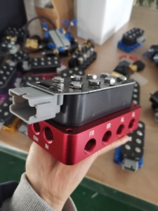 ชุดวาล์วควบคุมระบบกันสะเทือนแบบถุงลม Accuair Vu4 NPT3/8 4 จุด พร้อมกล่องควบคุมสวิตช์ - Product Image 2