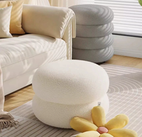 Pouf de style moderne en tissu crème, petit banc pour table basse dans le salon, tabouret élégant pour la maison