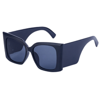 Partagas personnalisé Logo oeil de chat surdimensionné cadre UV400 lunettes de soleil blanc léger à la mode en gros pour les femmes