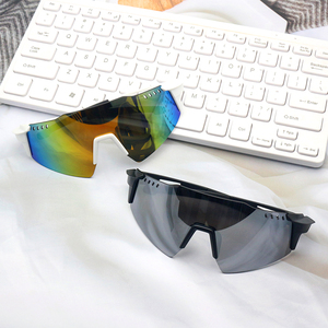 Lunettes de soleil sportives personnalisées tendance 2025 pour hommes et femmes, lunettes de sécurité PC économiques à verre monobloc pour activités sportives en extérieur - Product Image 1