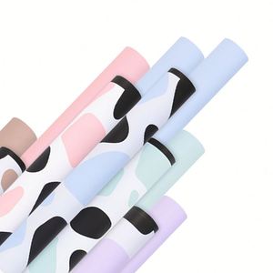 Papier d'emballage élégant imprimé vache, motif floral, 58*58cm, film plastique imperméable pour fleuriste - Product Image 1