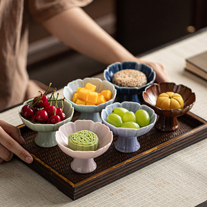 Assiette à dessert en céramique avec tige, mini bol à fruits en porcelaine en forme de lotus pour servir des collations lors de fêtes, style chinois, design simple - Product Image 2