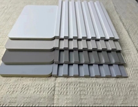 Panneaux muraux cannelés modernes en WPC Oman, design simple en plastique pour piliers et courbes avec grille rotative, flexibles et étanches pour usage domestique