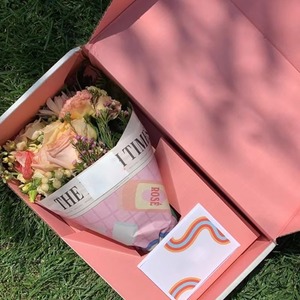 Boîte <span class=keywords><strong>de</strong></span> <span class=keywords><strong>livraison</strong></span> <span class=keywords><strong>de</strong></span> <span class=keywords><strong>fleurs</strong></span> longue et grande personnalisée, boîte d'emballage en papier cadeau, boîte en carton ondulé pour bouquets <span class=keywords><strong>de</strong></span> <span class=keywords><strong>fleurs</strong></span> - Product Image 4