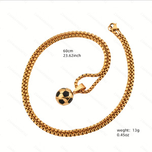 Collier pendentif football en acier inoxydable, style sportif créatif, personnalisé, tendance européenne et américaine, vente chaude - Product Image 3
